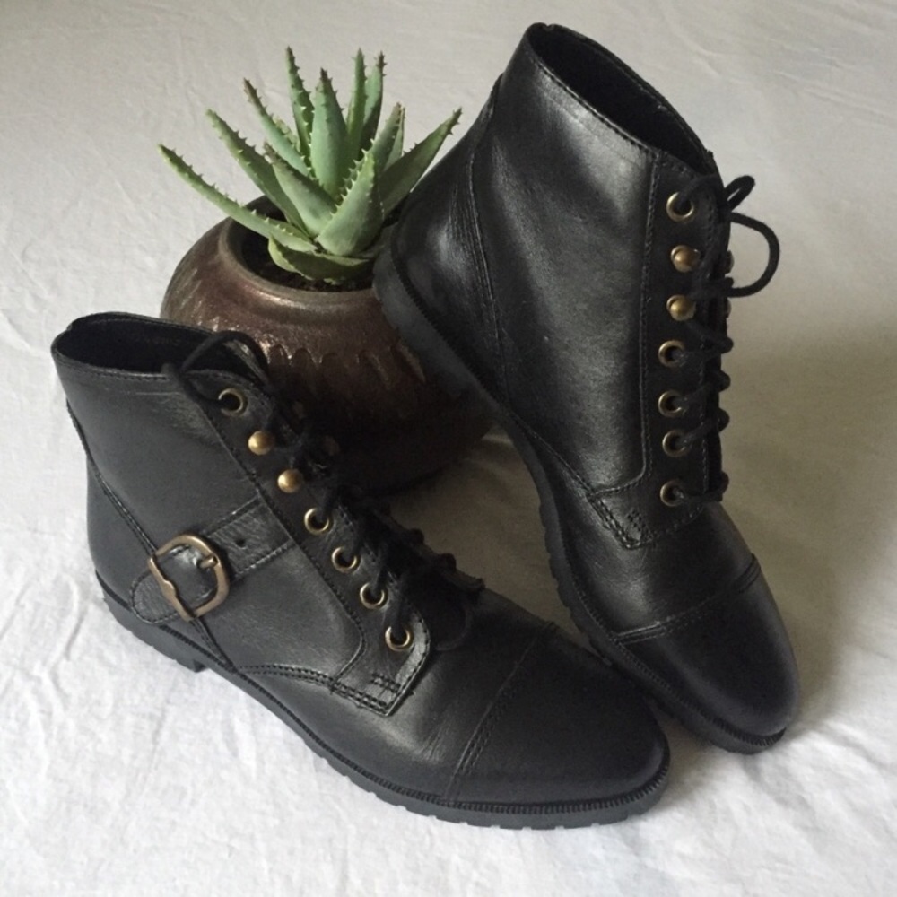 MOVING SALE host pick Vintage black booties NWOT